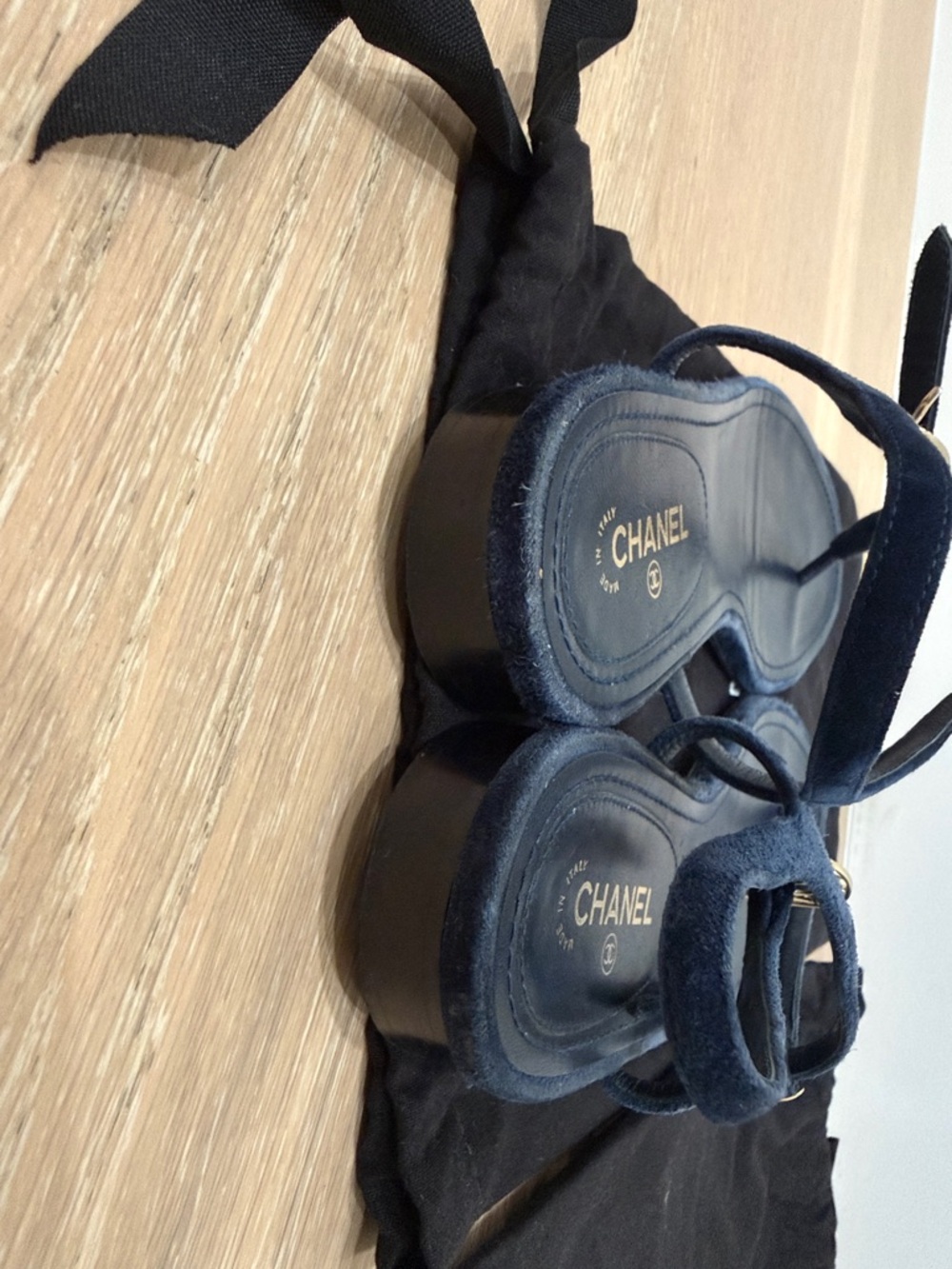 Pre loved authentic CHANEL Navy Chain T-Strap Suede Sandals with Gold Accents - Picture 4 of 4